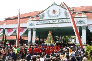 Visit the Yogyakarta Sultans palace
